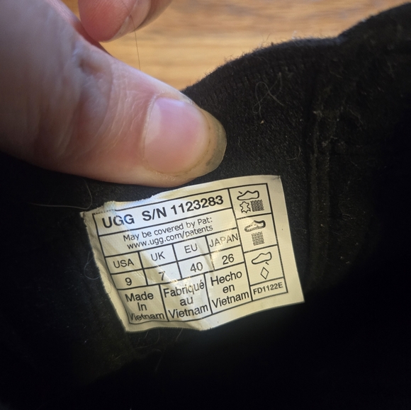 Size 9 waterproof Uggs - Picture 4 of 7